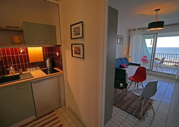 De 33 M2, Vue Et Bord De Mer, Parking *