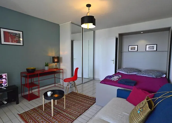 De 33 M2, Vue Et Bord De Mer, Parking La Grande Motte